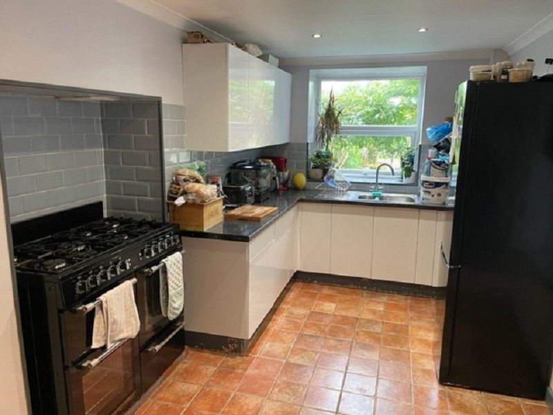 3 bed town house for sale in Greenfield Place, Llandeilo, Carmarthenshire. SA19, £172,500