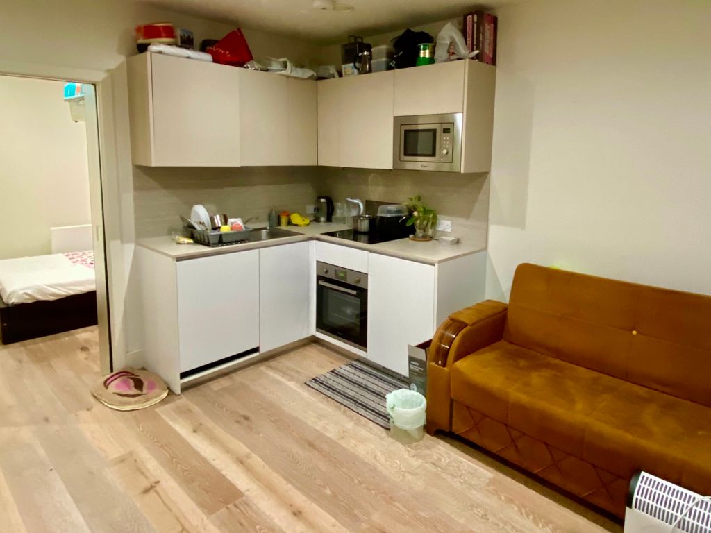 1 bed flat for sale in Harlington, Hayes UB3., £260,000