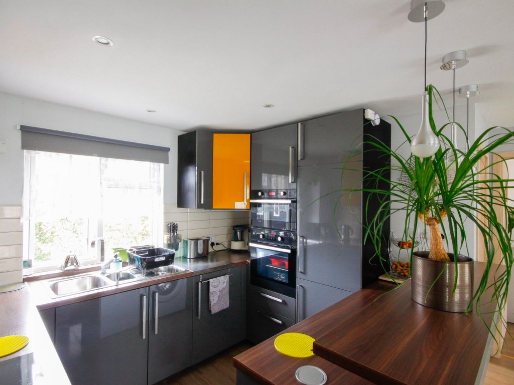 2 bed flat for sale in Howard House, Collingwood Close, Peacehaven BN10, £200,000