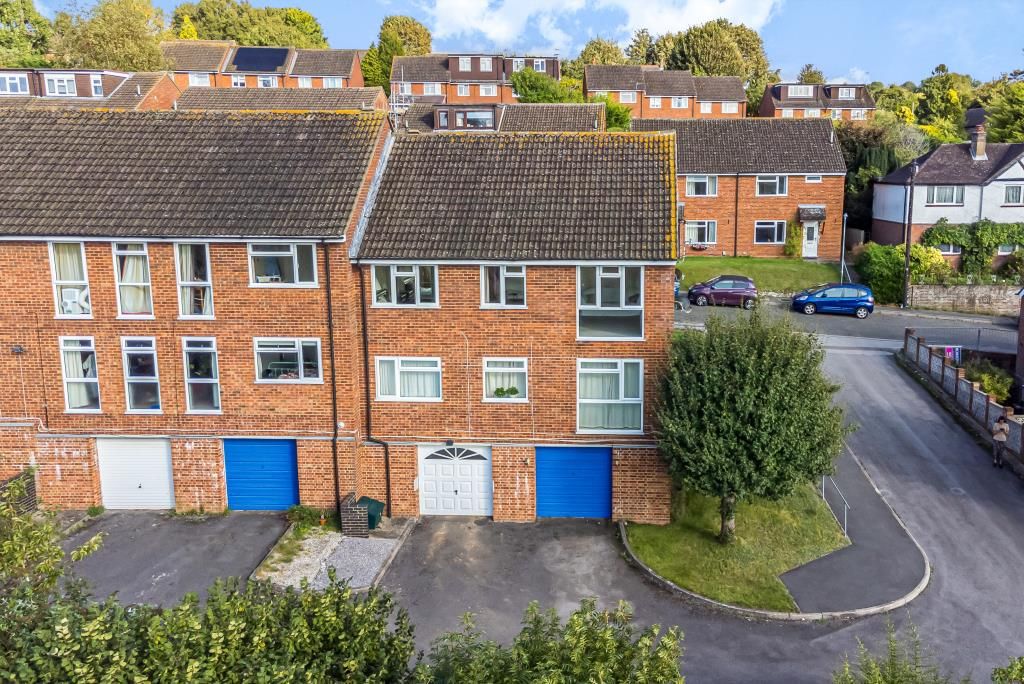 2 bed flat for sale in Chesham, Buckinghamshire HP5, £300,000