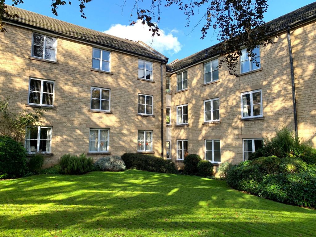 2 bed flat for sale in Mullings Court, Cirencester, Gloucestershire GL7, £300,000