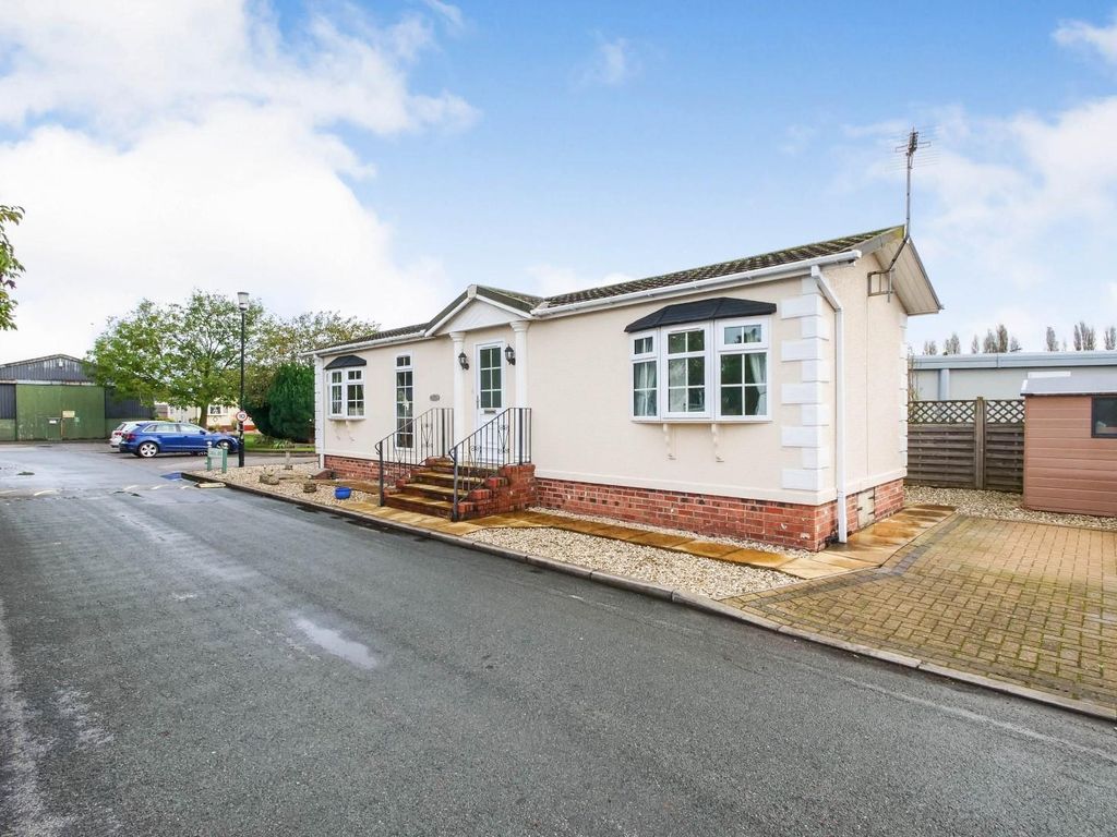 2 bed mobile/park home for sale in Cundall Drive, Acaster Malbis, York YO23, £150,000