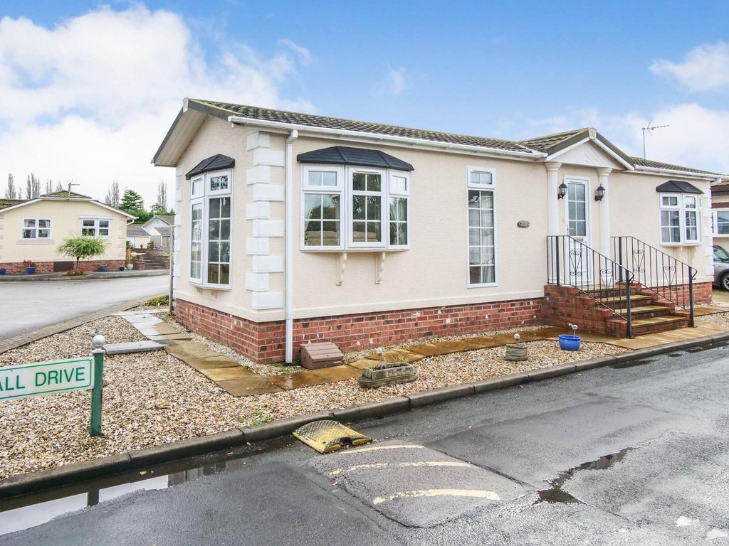 2 bed mobile/park home for sale in Cundall Drive, Acaster Malbis, York YO23, £150,000