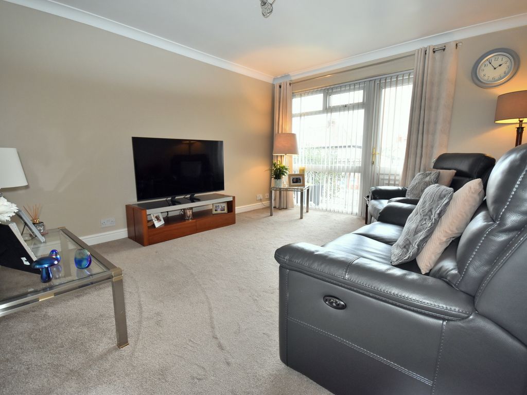 2 bed flat for sale in Waterloo Road, Blackpool FY4, £105,000