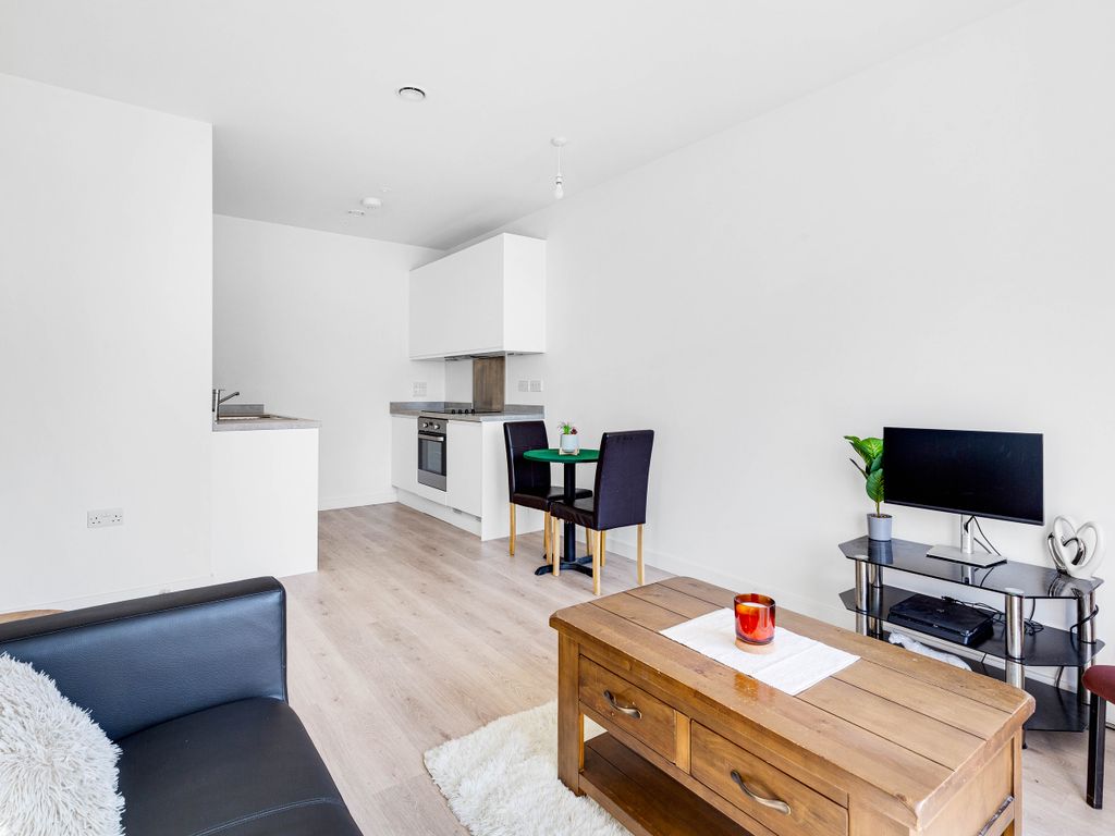 1 bed flat for sale in Harbard Close, Barking IG11, £200,000