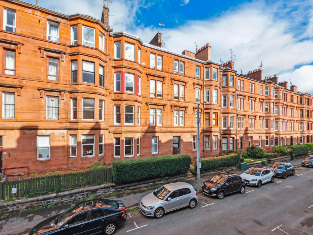 1 bed flat for sale in White Street, Glasgow G11, £170,000