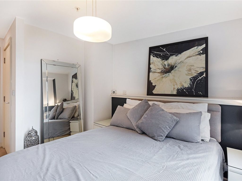 2 bed flat for sale in Mitchell Street, Glasgow G1, £200,000