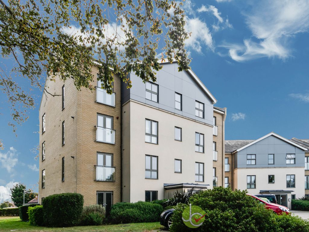 2 bed flat for sale in Pearce Court, Circular Road East, Colchester, Essex CO2, £165,000