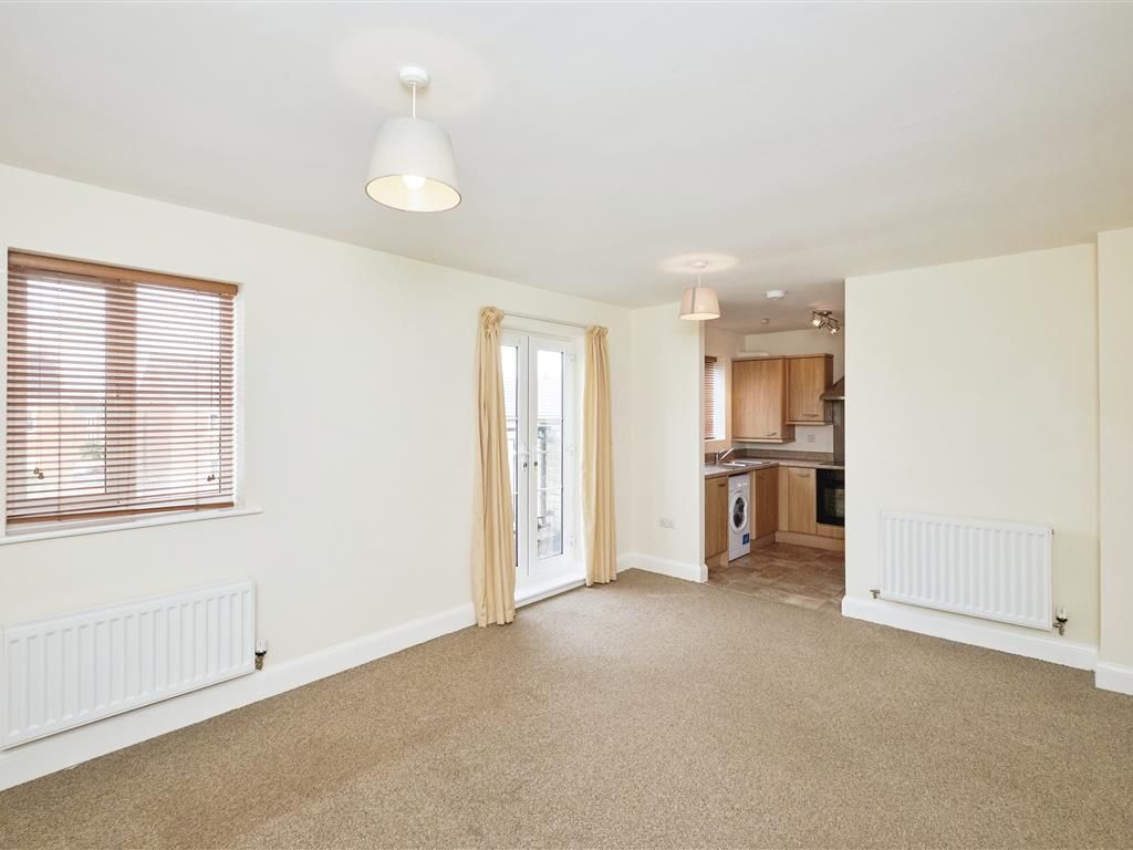 2 bed flat for sale in Rea Road, Northfield, Birmingham B31, £140,000