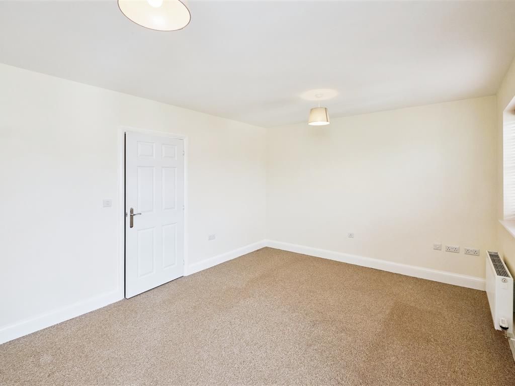 2 bed flat for sale in Rea Road, Northfield, Birmingham B31, £140,000