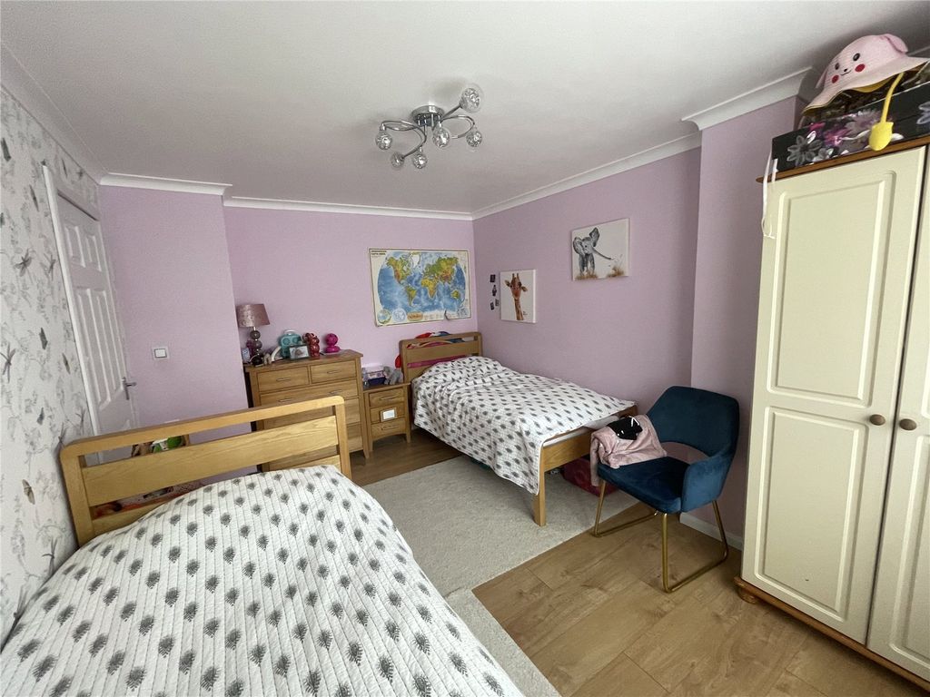 3 bed maisonette for sale in Churchill Court, Newmarket, Suffolk CB8, £150,000
