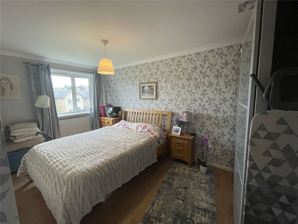 3 bed maisonette for sale in Churchill Court, Newmarket, Suffolk CB8, £150,000