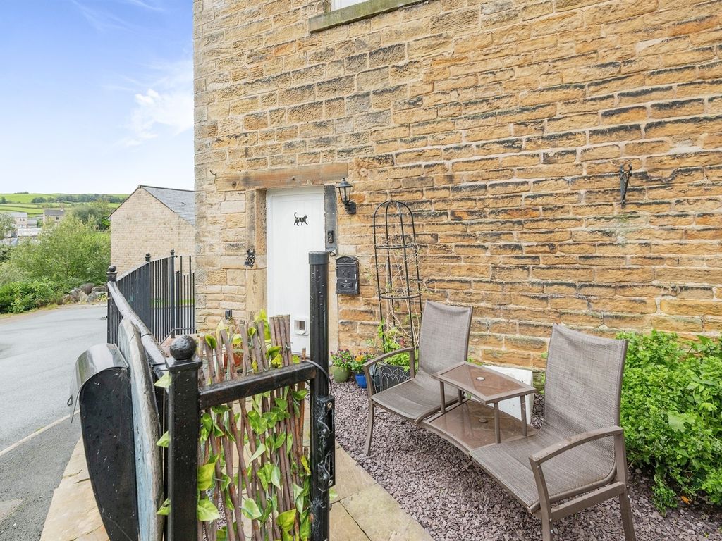 2 bed flat for sale in Sunny Bank Road, Meltham, Holmfirth HD9, £140,000