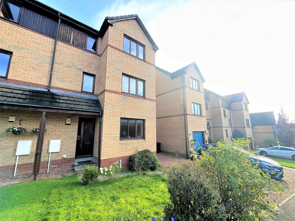 5 bed town house for sale in Carmichael Gardens, Dundee DD3, £200,000