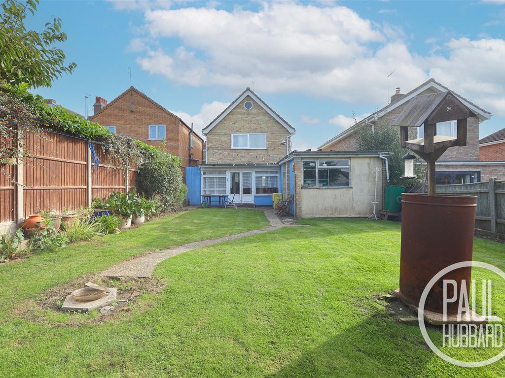 3 bed detached house for sale in Broad Road, Oulton Broad NR32, £280,000