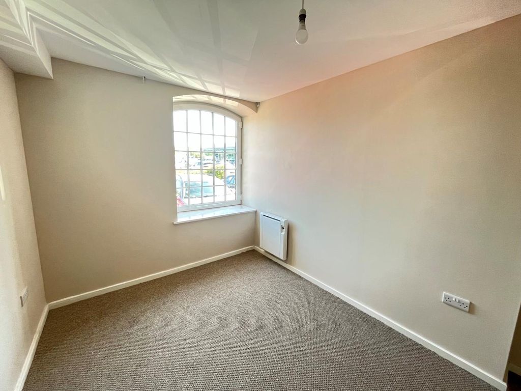 1 bed flat for sale in Station Road, Thirsk YO7, £75,000