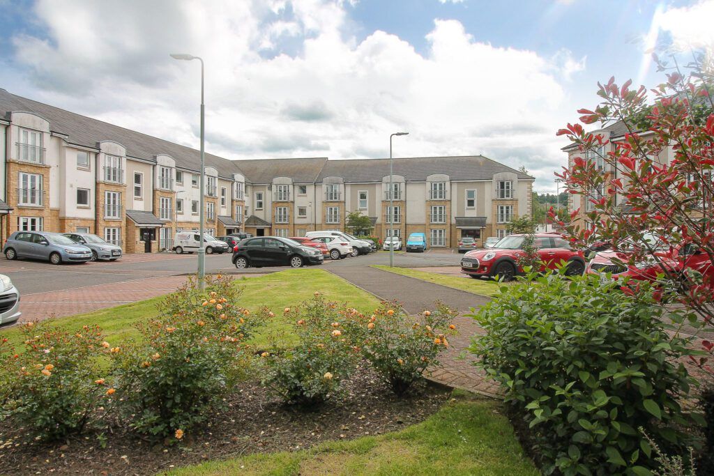 2 bed flat for sale in Prestonfield Gardens, Linlithgow EH49, £158,000