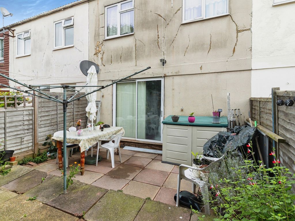 4 bed terraced house for sale in Redbridge, Stantonbury, Milton Keynes MK14, £325,000