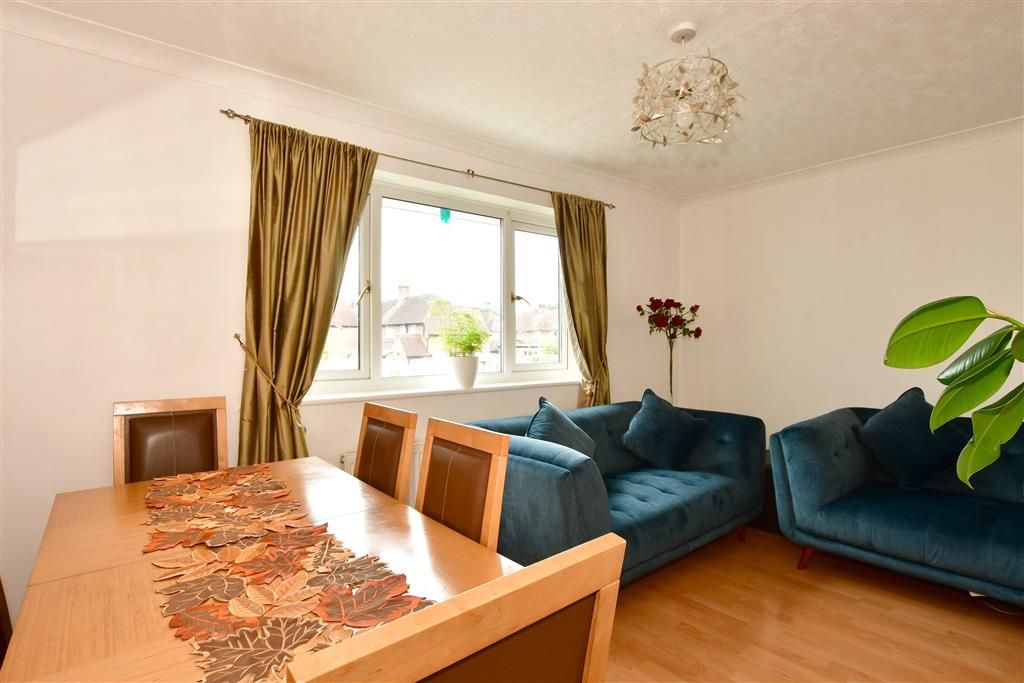 2 bed flat for sale in Sherrydon, Cranleigh, Surrey GU6, £225,000