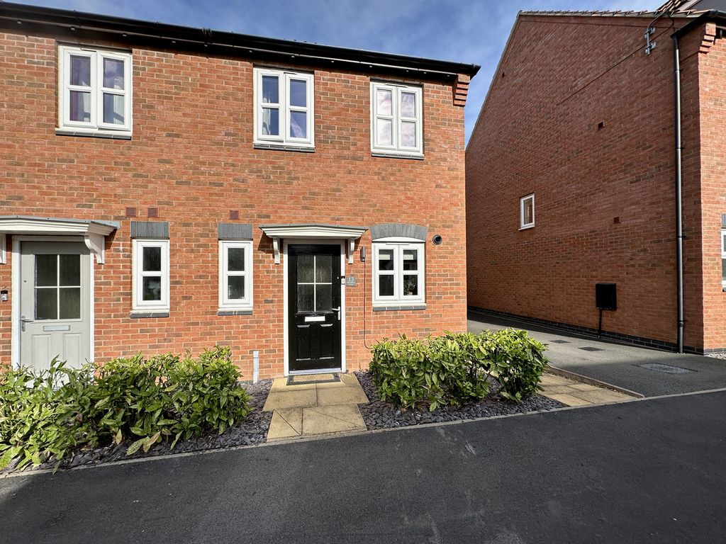 2 bed town house for sale in Woodbrig Close, Lutterworth LE17, £52,500