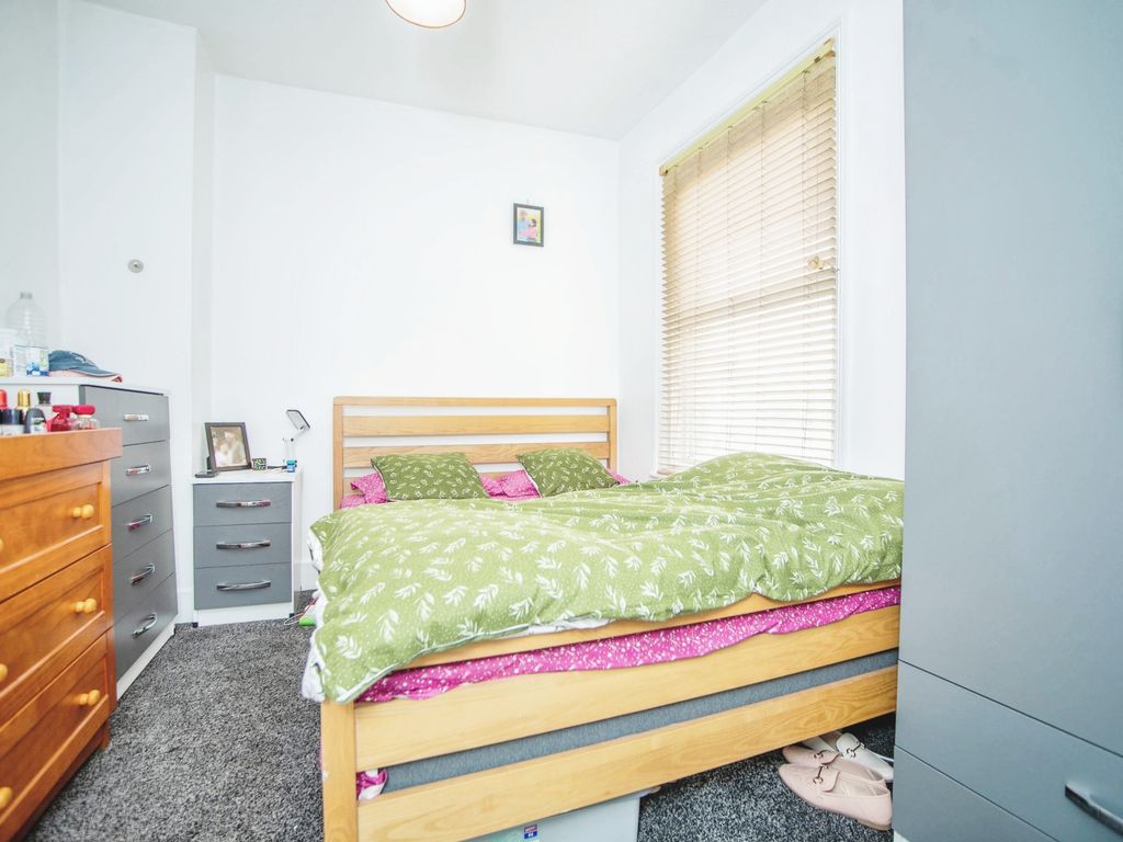 1 bed flat for sale in Grove Road, Rochester, Kent ME2, £150,000