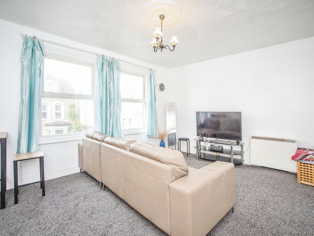 1 bed flat for sale in Grove Road, Rochester, Kent ME2, £150,000