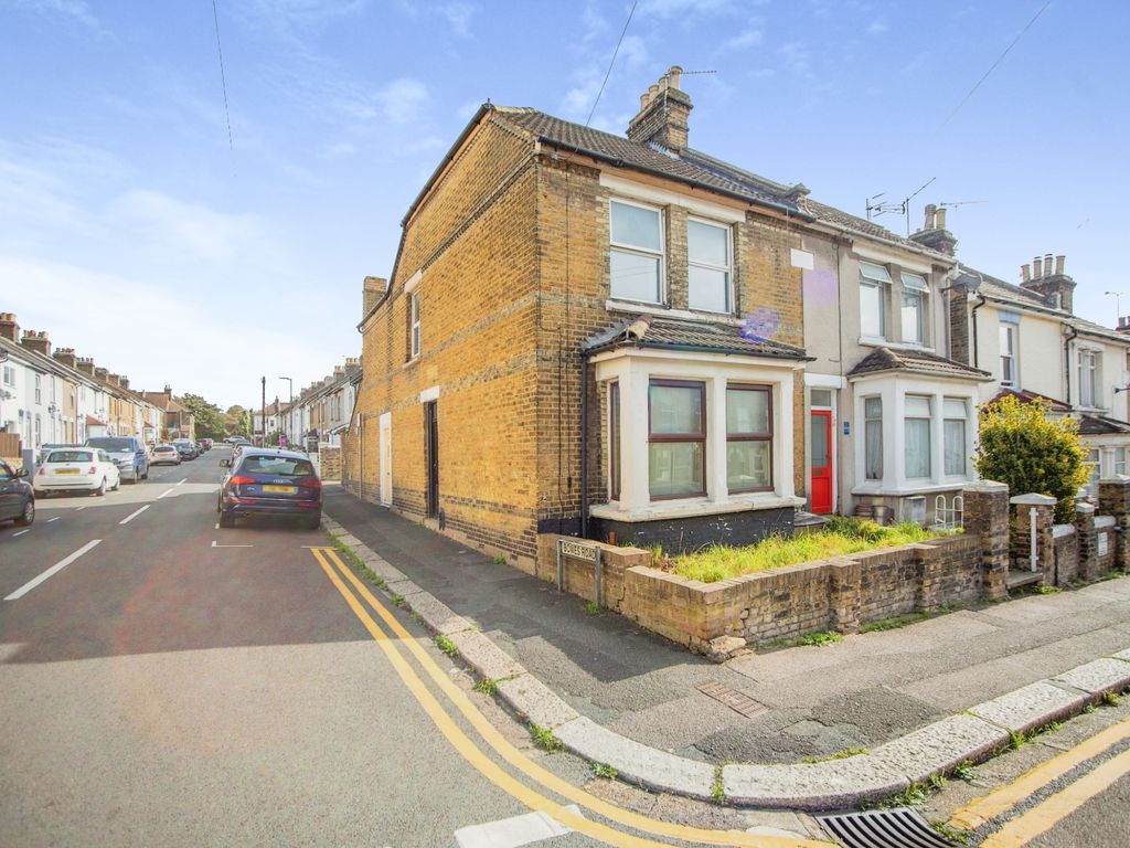 1 bed flat for sale in Grove Road, Rochester, Kent ME2, £150,000