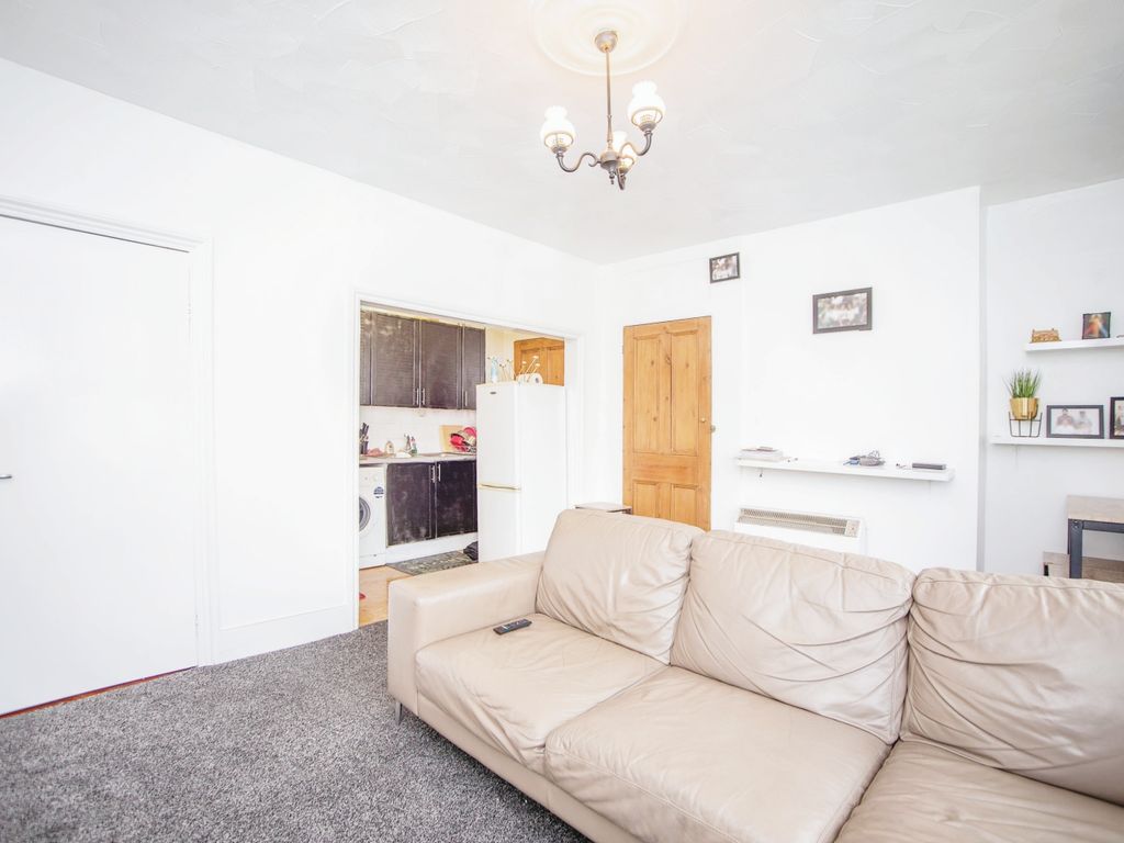 1 bed flat for sale in Grove Road, Rochester, Kent ME2, £150,000