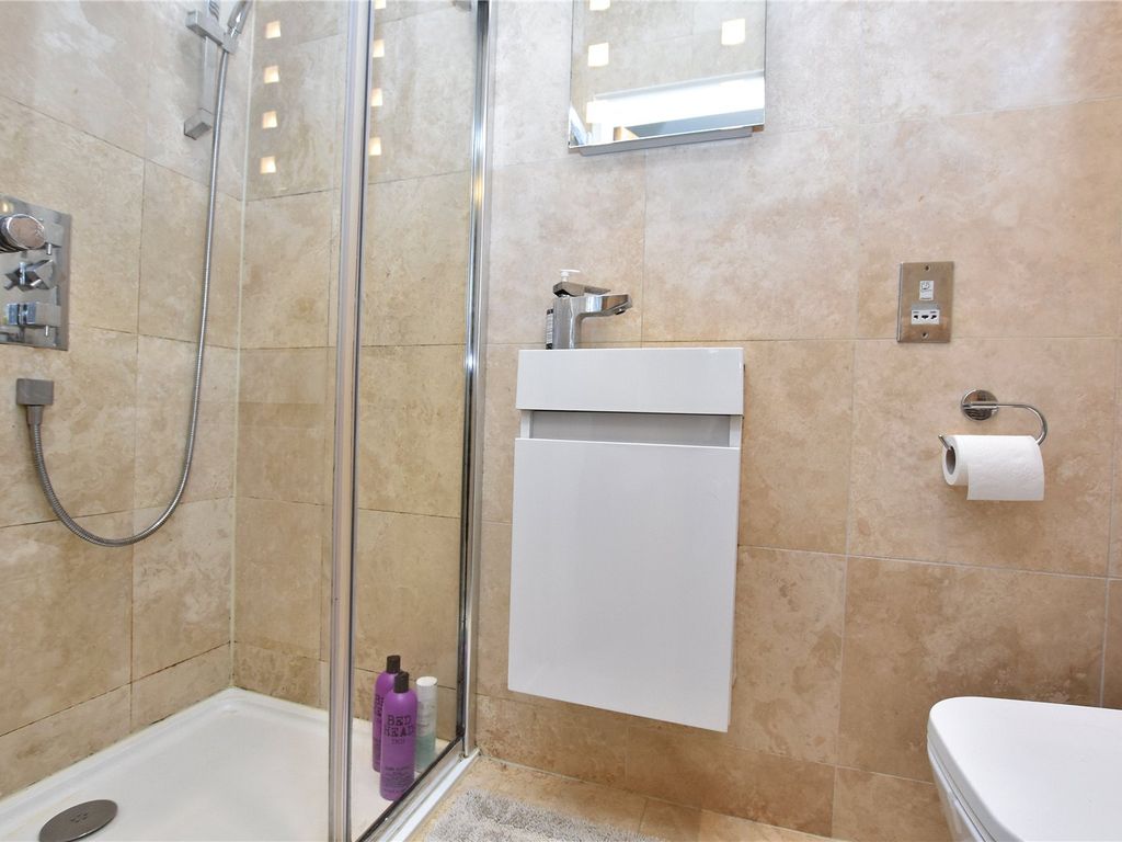 2 bed flat for sale in Flat C, Hollin Lane, Leeds, West Yorkshire LS16, £210,000