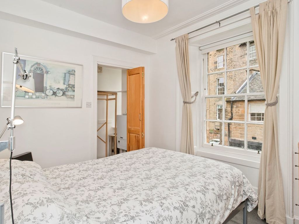 1 bed flat for sale in William Street, Edinburgh EH3, £215,000