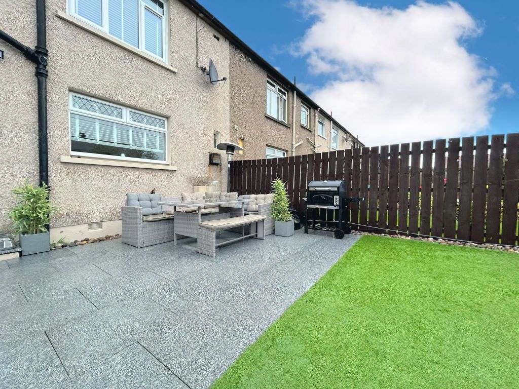 3 bed terraced house for sale in Overton Road, Grangemouth FK3, £139,995