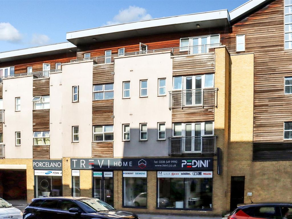 1 bed flat for sale in London Road, Kingston Upon Thames KT2, £290,000