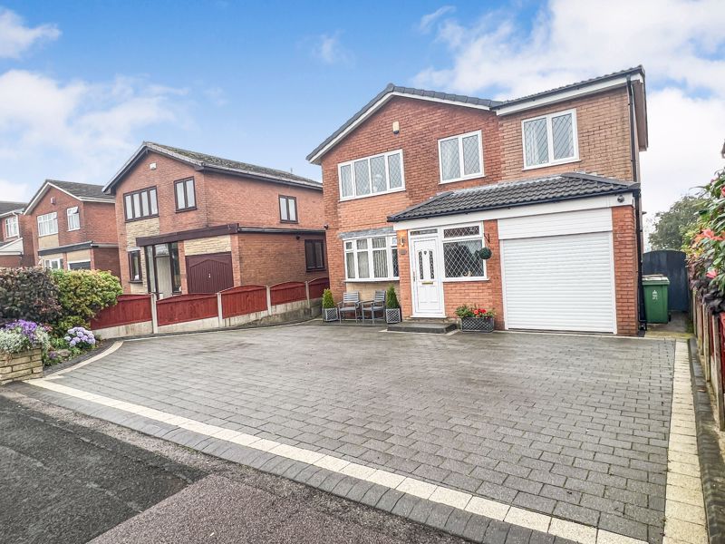 5 bed detached house for sale in Brodick Drive, Bolton BL2, £320,000