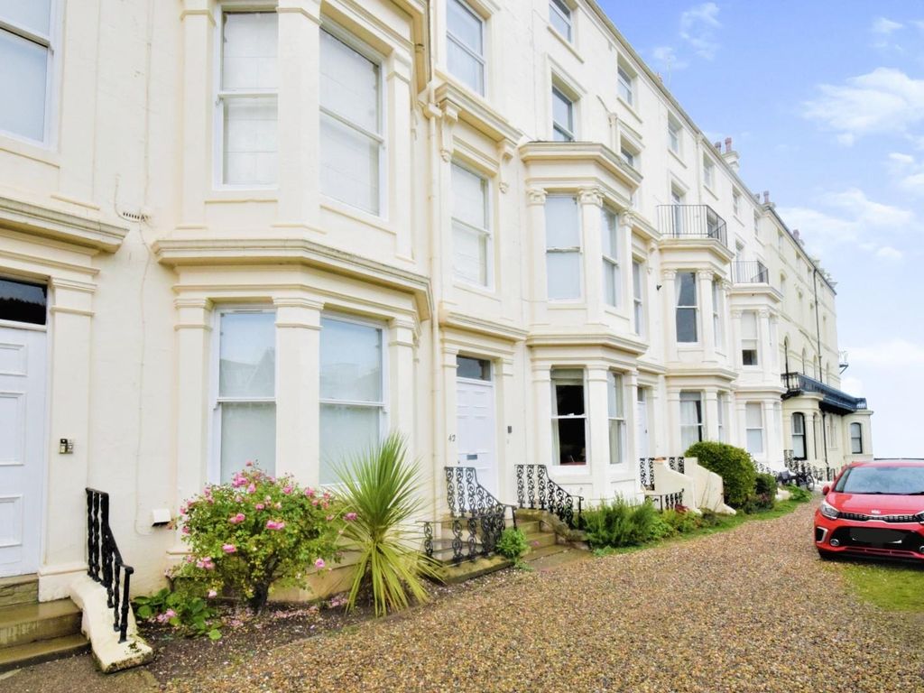 2 bed flat for sale in The Crescent, Filey YO14, £129,950
