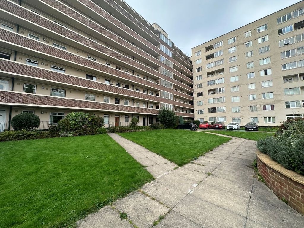 2 bed flat for sale in 159 Regent Court Bradfield Road, Sheffield, South Yorkshire S6, £50,000