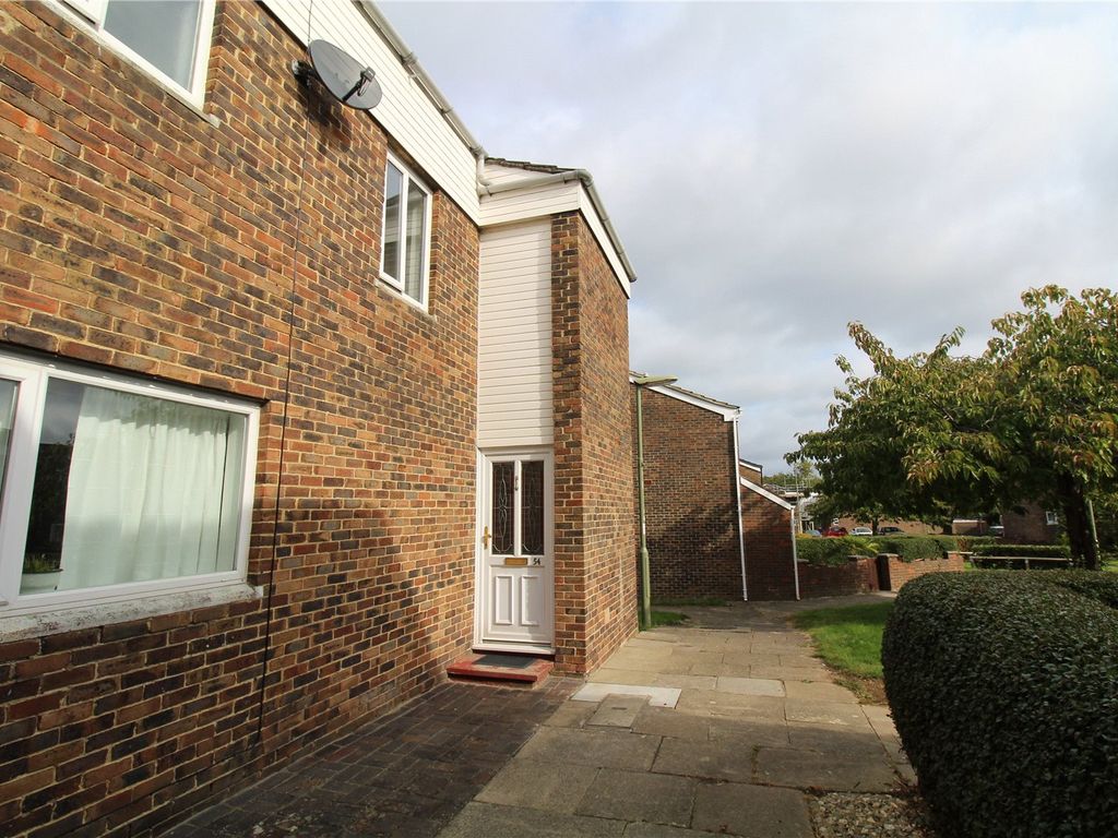 3 bed end terrace house for sale in Chaucer Close, Basingstoke, Hampshire RG24, £270,000