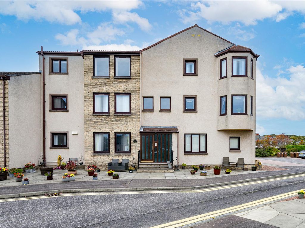 2 bed flat for sale in Cross Street, Broughty Ferry, Dundee DD5, £165,000