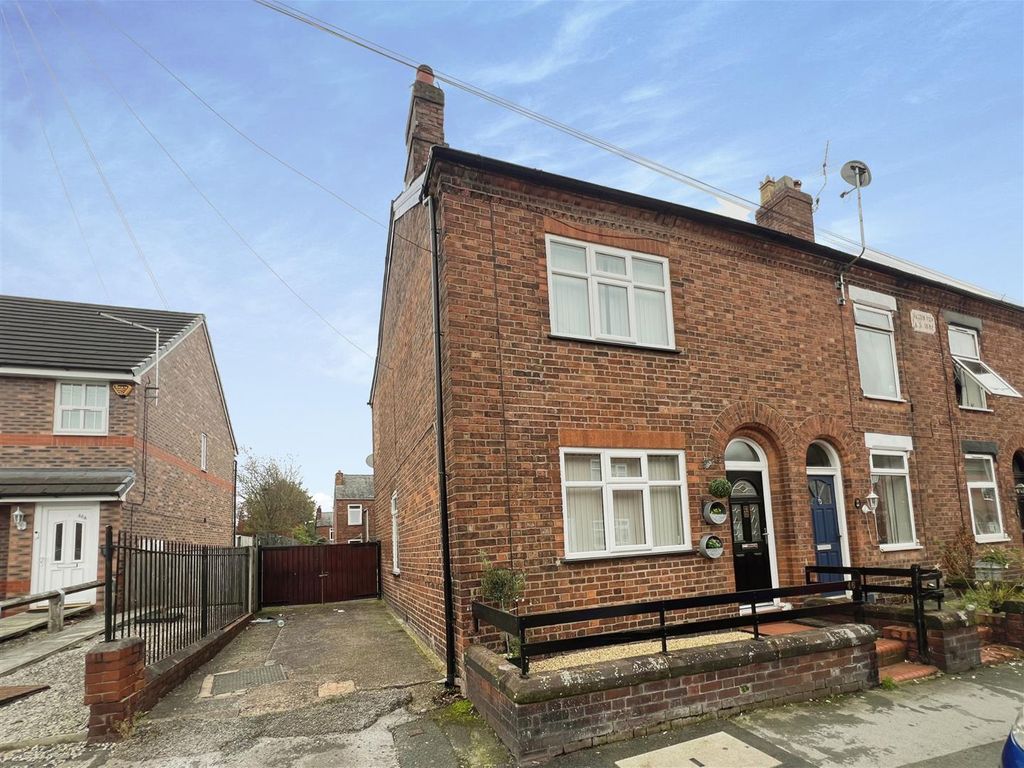 2 bed end terrace house for sale in Lydyett Lane, Barnton, Northwich CW8, £140,000
