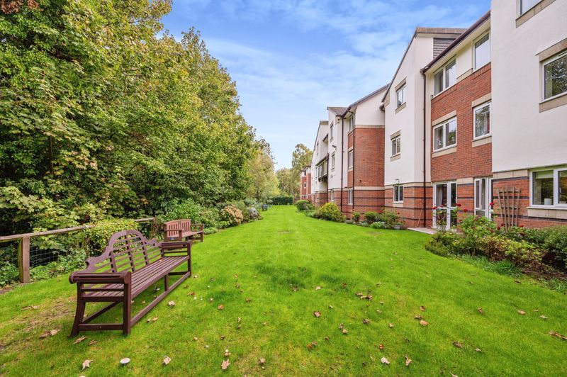 2 bed flat for sale in Gheluvelt Court, Worcester WR1, £90,000