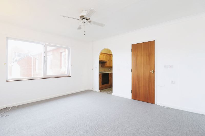 1 bed flat for sale in Homewight House, Newport PO30, £83,000