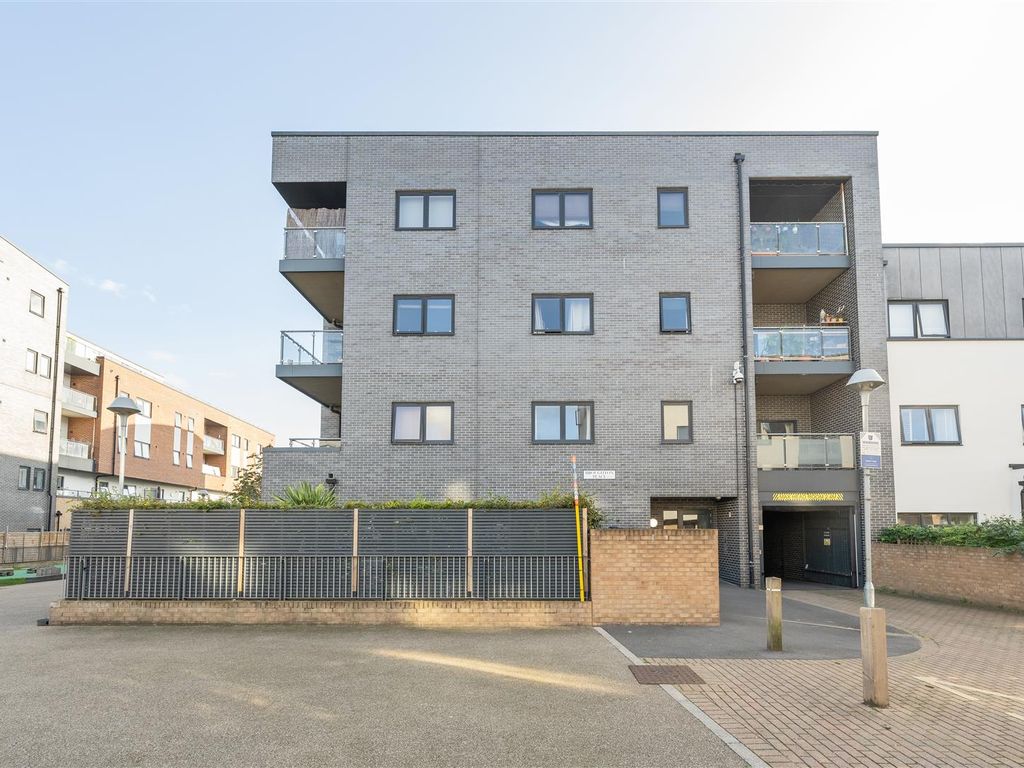 1 bed flat for sale in Broughton Place, Walthamstow E17, £144,000