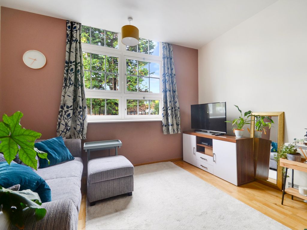 1 bed flat for sale in Camberwell Grove, London SE5, £101,250
