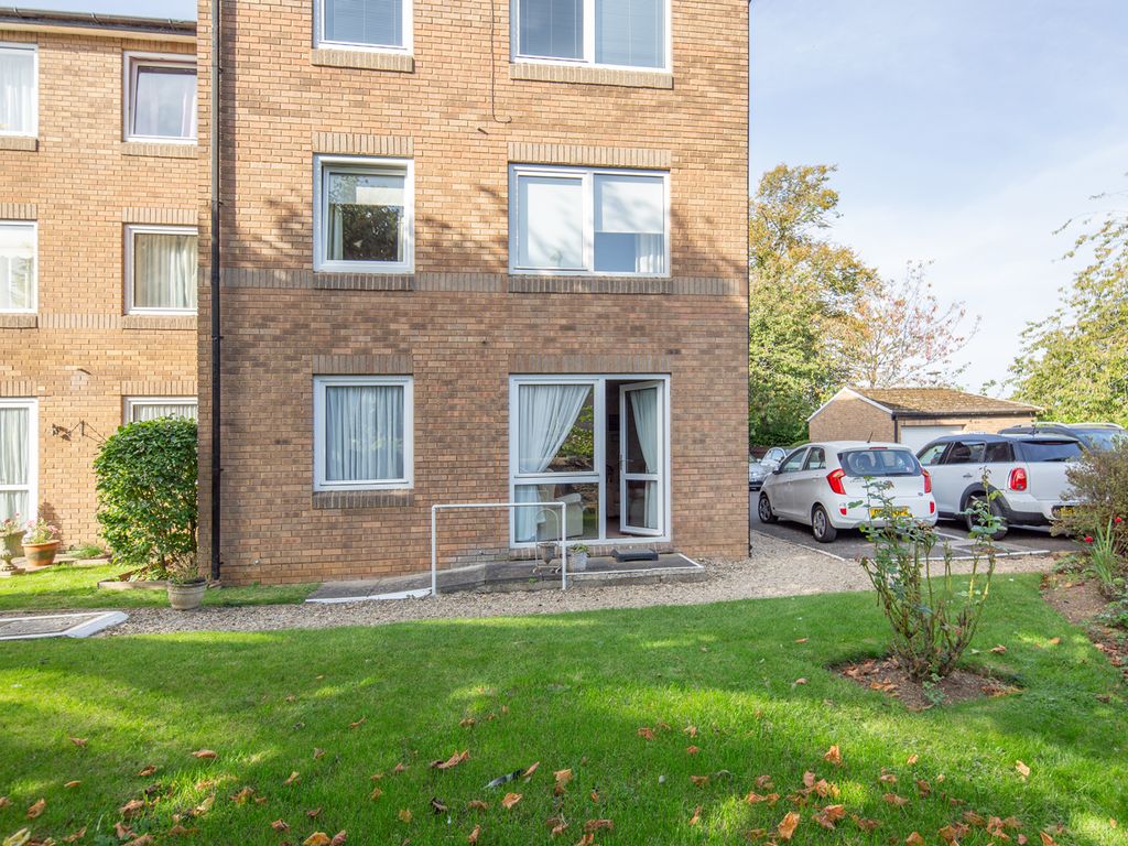 1 bed flat for sale in London Road, Bicester OX26, £135,000