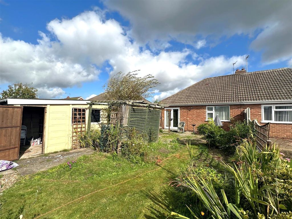 2 bed bungalow for sale in Rawcliffe Way, York YO30, £225,000