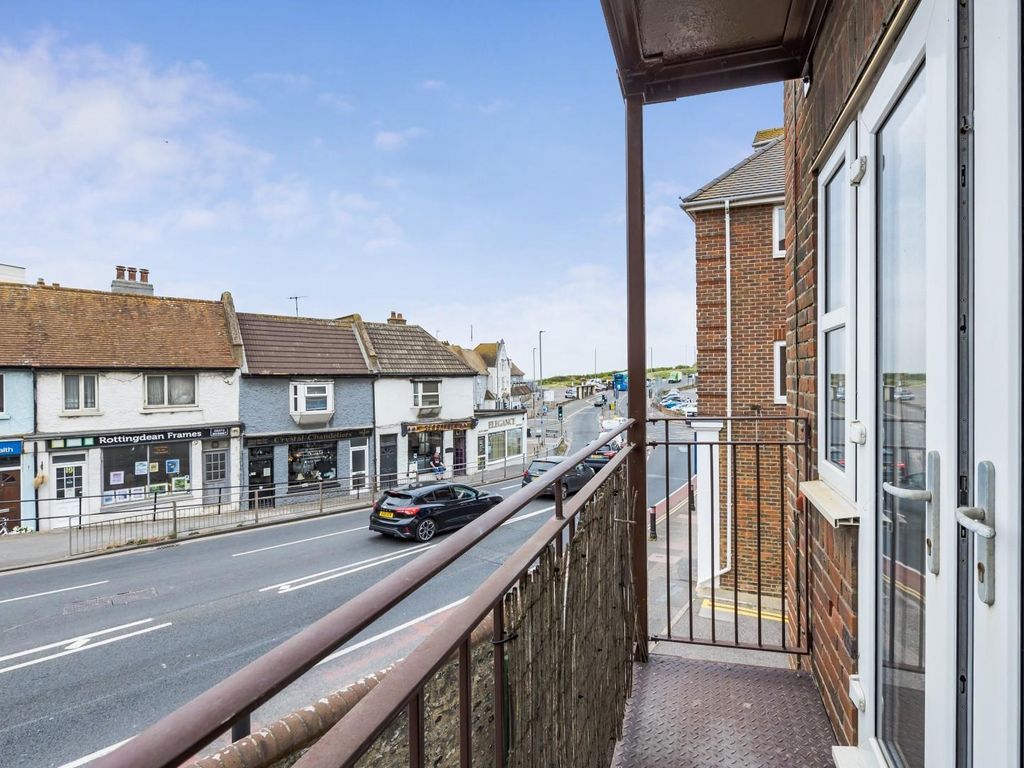 1 bed flat for sale in Marine Drive, Rottingdean, Brighton BN2, £195,000