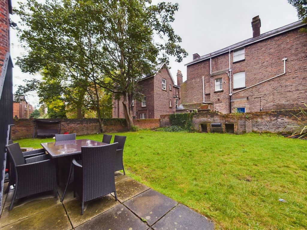 2 bed flat for sale in Linnet Lane, Aigburth, Liverpool. L17, £200,000