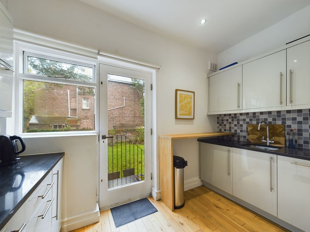 2 bed flat for sale in Linnet Lane, Aigburth, Liverpool. L17, £200,000