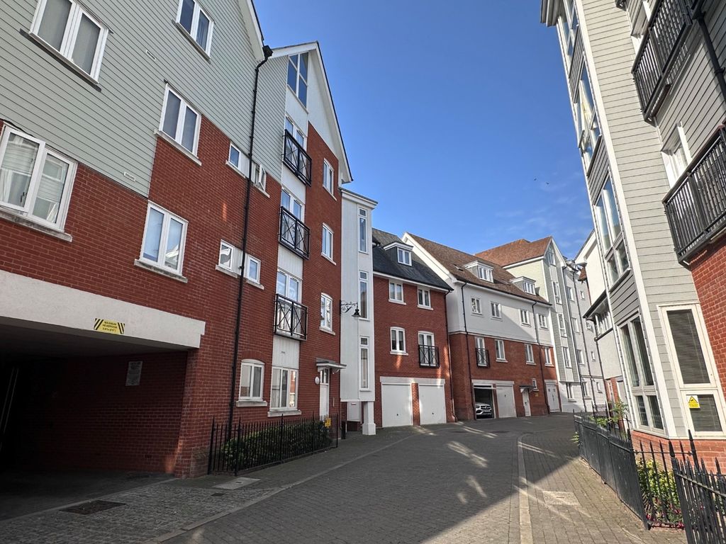 2 bed flat for sale in Back Lane, Canterbury, Kent CT1, £220,000