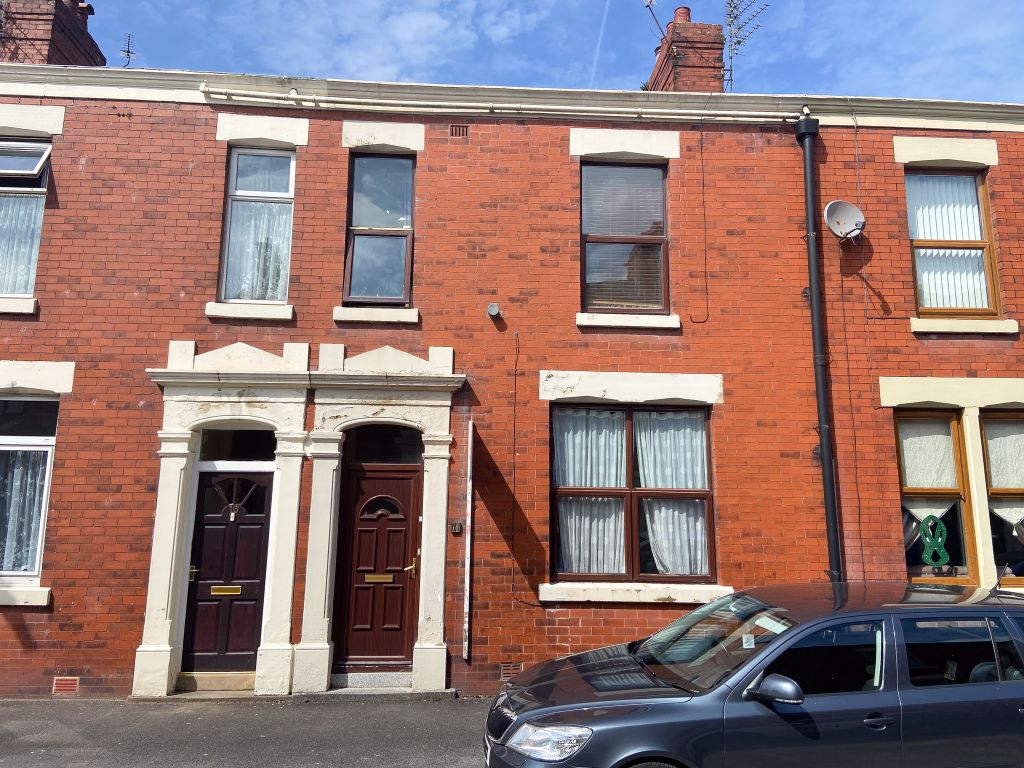 3 bed terraced house for sale in Balfour Road, Preston PR2, £155,000