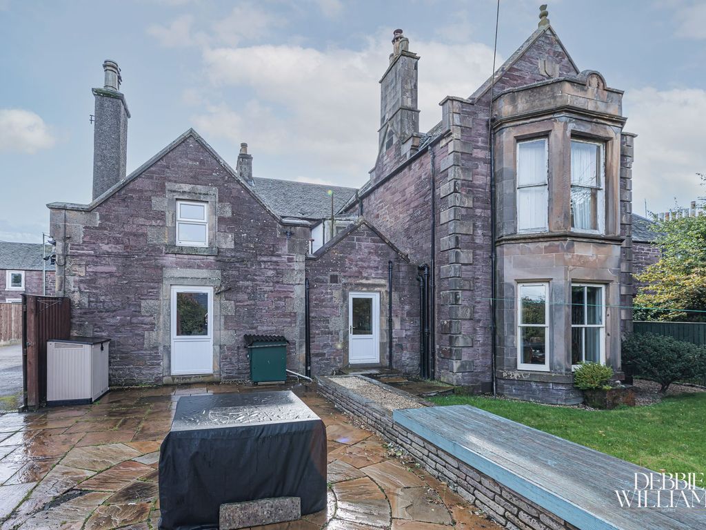 4 bed flat for sale in Stirling Street, Blackford PH4, £270,000